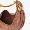 Mini Bracelet Hobo Bag aus genarbtem Leder