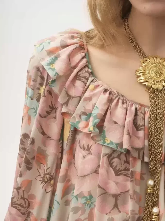 Minikleid mit eckigem Ausschnitt und Rüschen aus Crêpe de Chine