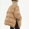 Pufferjacke mit hohem Kragen aus glänzendem Nylon