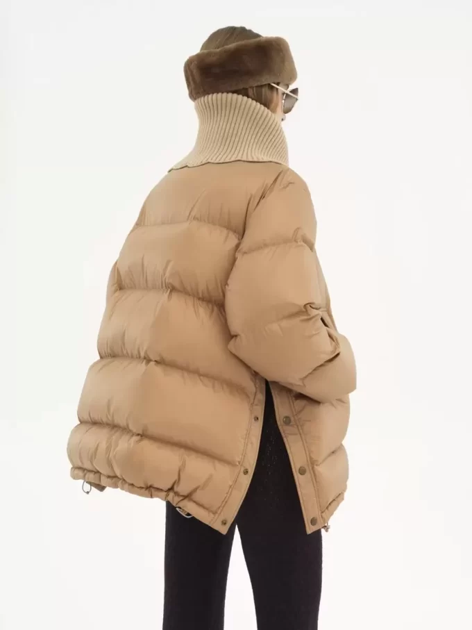 Pufferjacke mit hohem Kragen aus glänzendem Nylon