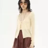Taillierte Strickjacke mit U-Ausschnitt aus superfeinem Wollstrick